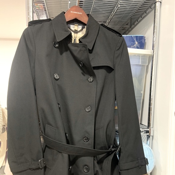Burberry Harbourne Women’s black trench New